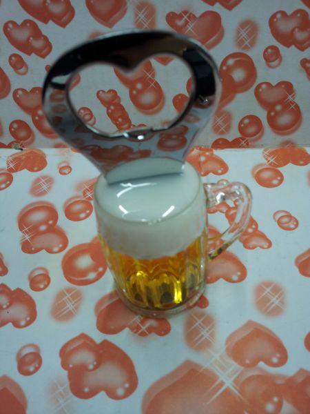Abridor de garrafa em formato de chopp / imã