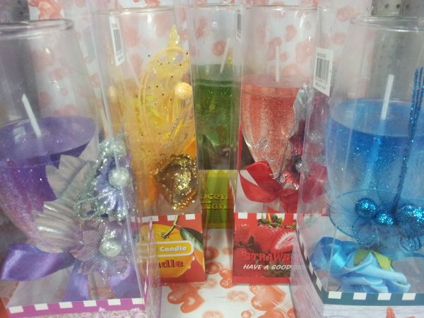 Velas aromatizadas em taças pequenas